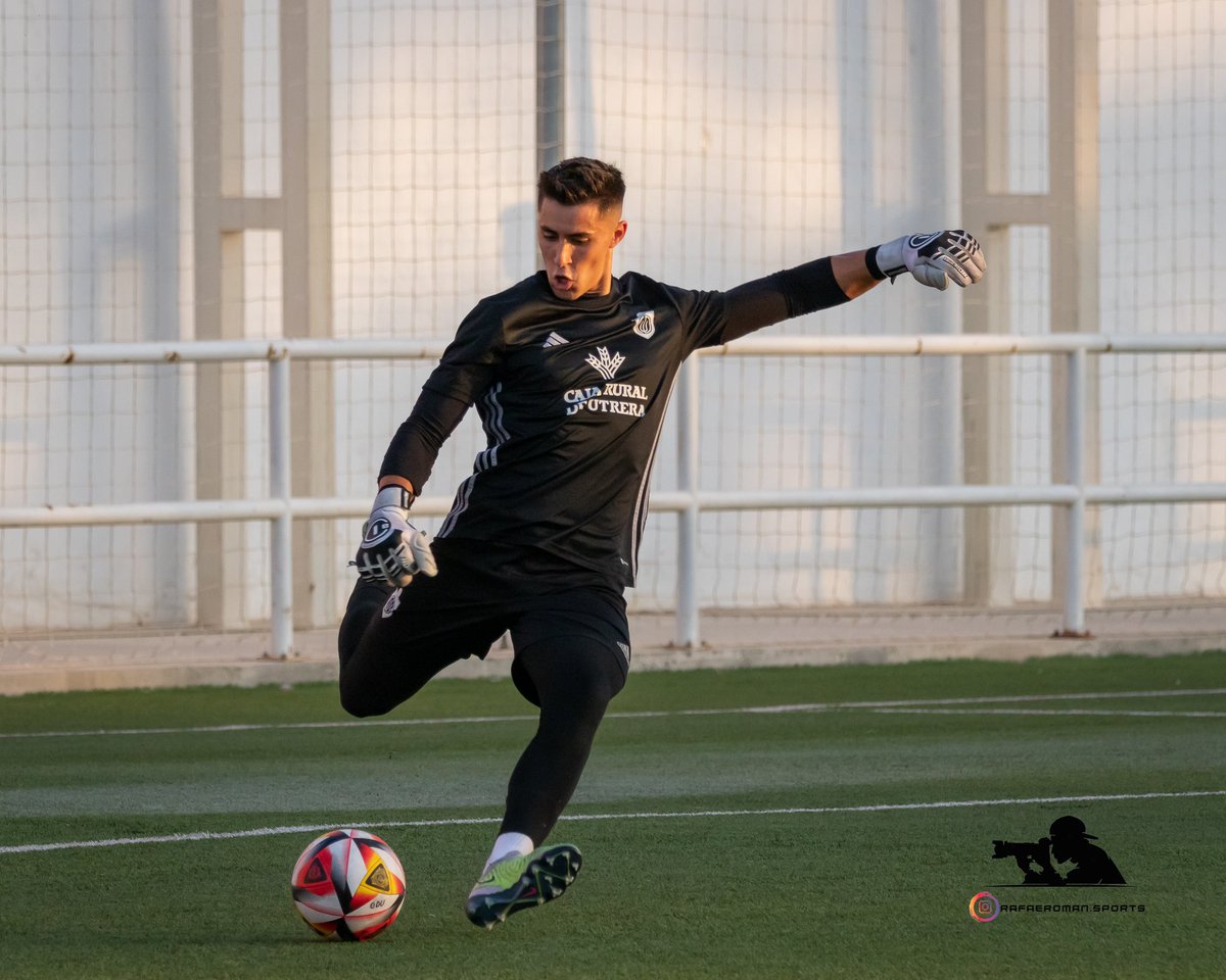 FotografiaRoman's tweet photo. Seguimiento fotográfico a @JesusNavajas .
@UTRERACD 

#ÚneteAlCambio
#Fútbol 
#Pretemporada 
#UtreraSAT
#XLVITrofeoCiudadDeUtrera https://t.co/3OLDtPW6Yp