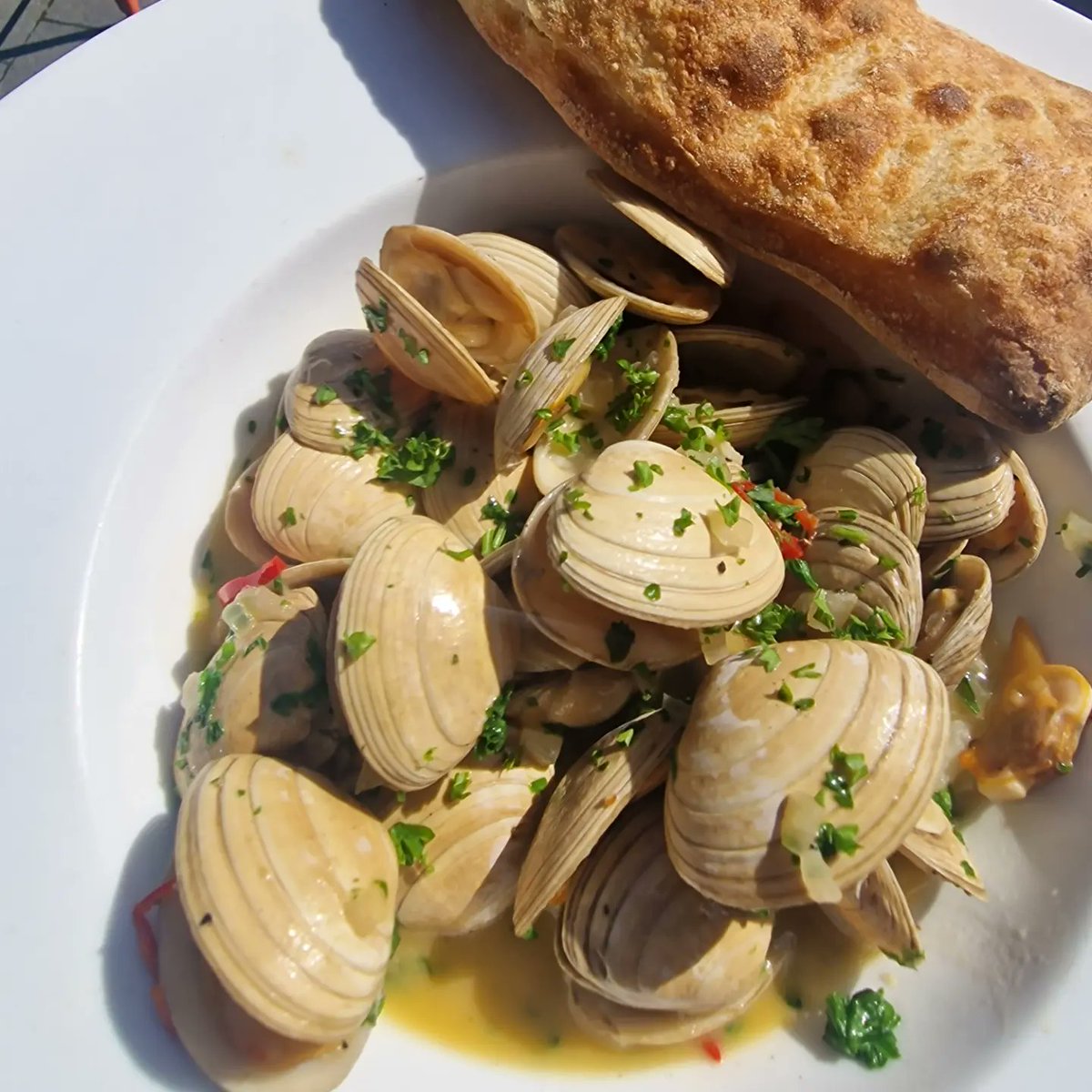 When I ordered these clams from the clam shack, I had all sorts of involved ideas about stuffing and baking them etc etc. But after tasting them simply cooked with white wine, chilli, garlic and butter....this is the way. #themandalorian