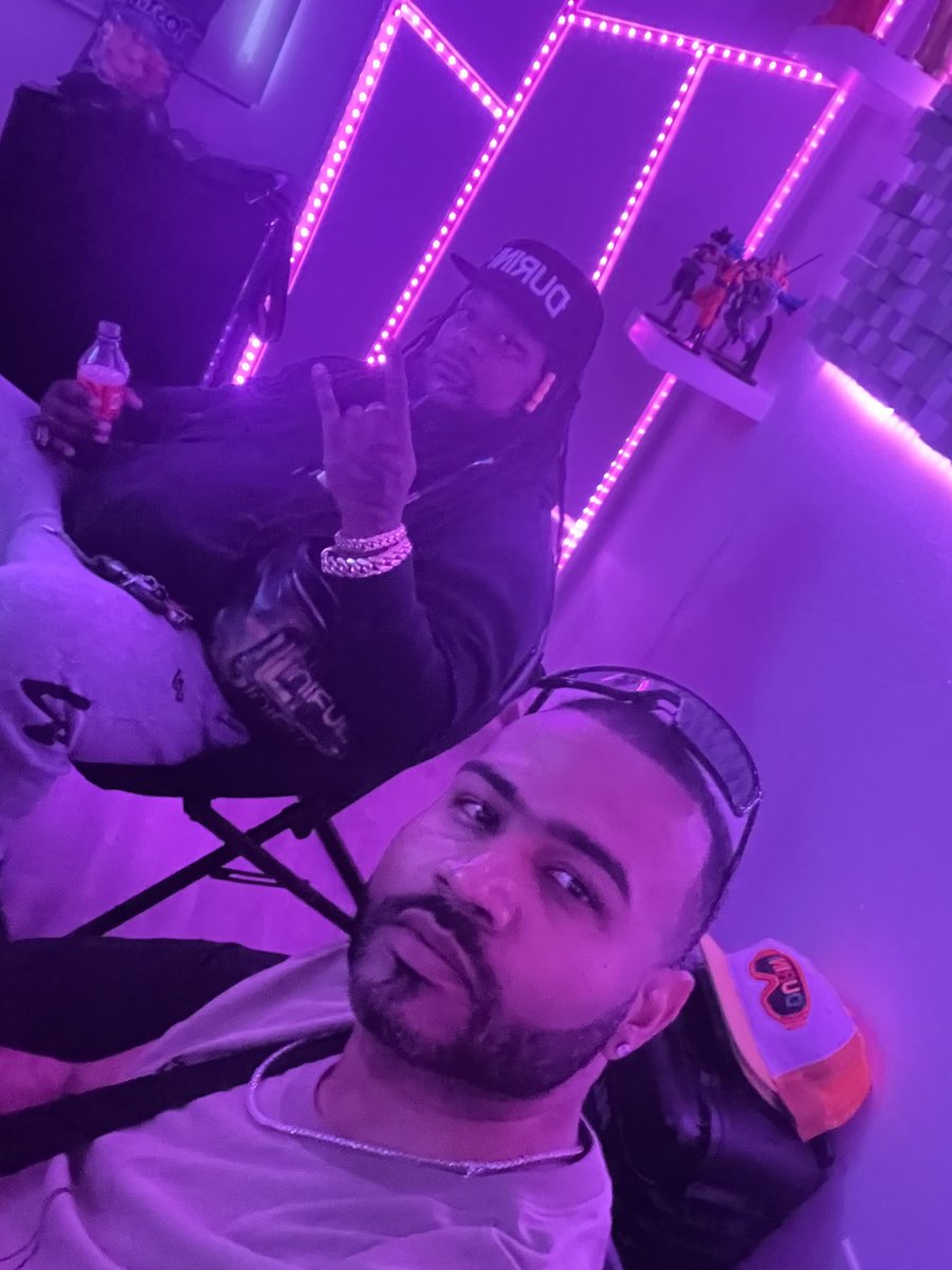 JLenixMusic's tweet photo. El #TBT de hoy es para recordar mi mágico viaje a #PuertoRico donde tuve la bendición de que uno de mis artistas favoritos de todos los tiempos me apoyara grabando en una de mis próximas canciones! Gracias hermano #Lennox @zionylennoxpr por apoyar y por tu amistad incondiciona!✌🏾 https://t.co/AKU4eVuCtM
