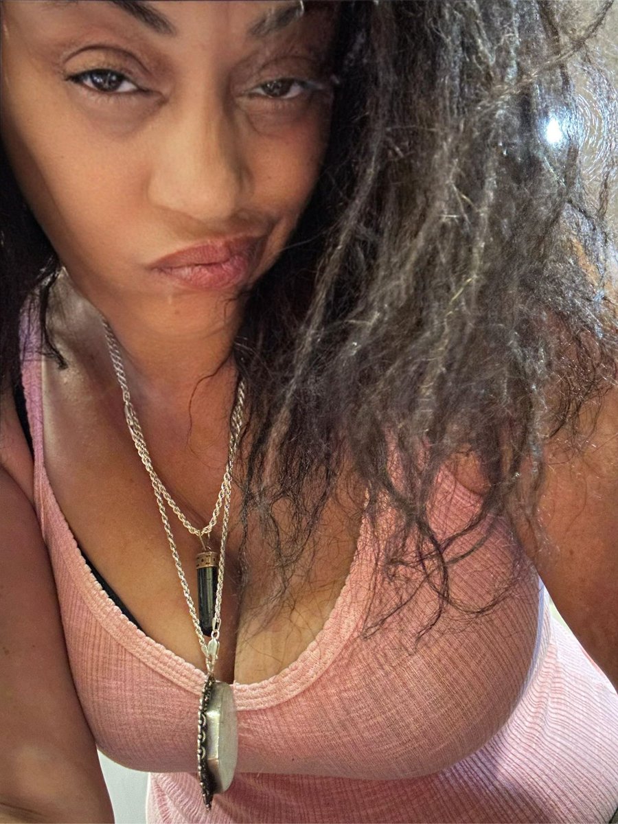 VelvetCrushes's tweet photo. 1 step forward. 450 steps backwards. But no matter what. I will win. Timing though is everything &amp; you're not the only one who has some explaining to do. You probably need to hear my side as well. #singersongwriter #newmusic #indiemusic #indierock #indiemusician #musicianlife https://t.co/WZQ96AzebT