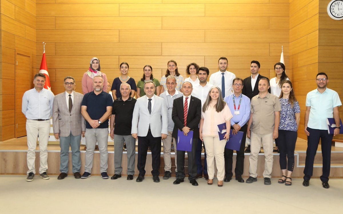 Rektörümüz Prof. Dr. Fatih Altun, TÜBİTAK 1001 - Bilimsel ve Teknolojik Araştırma Projelerini Destekleme Programı kapsamında projeleri desteklenmeye hak kazanmış olan Üniversitemiz araştırmacılarına teşekkür belgesi verdi.