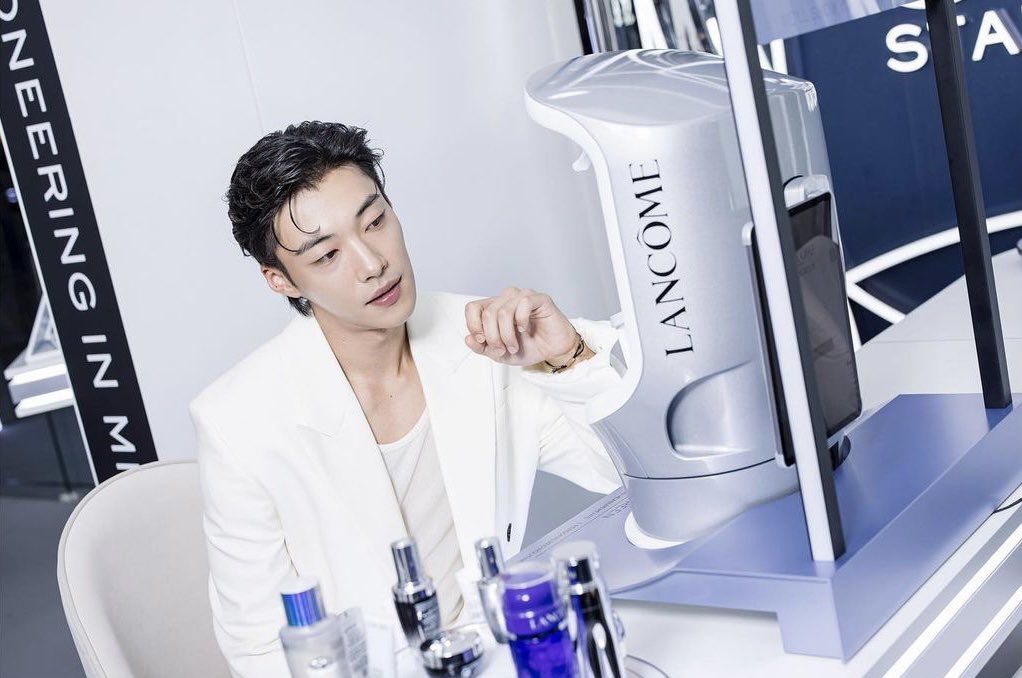 WooDoHwanBrasil's tweet photo. 📸 24.08.2023 | Atualização do Woo Do Hwan no Instagram (𝒘𝒅𝒐𝒉𝒘𝒂𝒏).
"Que momentos incríveis no @.lancomeofficial Skin Repair Lab em Cingapura!"
#lancomesg #genifique #testedforlife."
📎: https://t.co/PLicyZ5S1f
#WooDoHwan #우도환 https://t.co/uyBRlWJCZ2