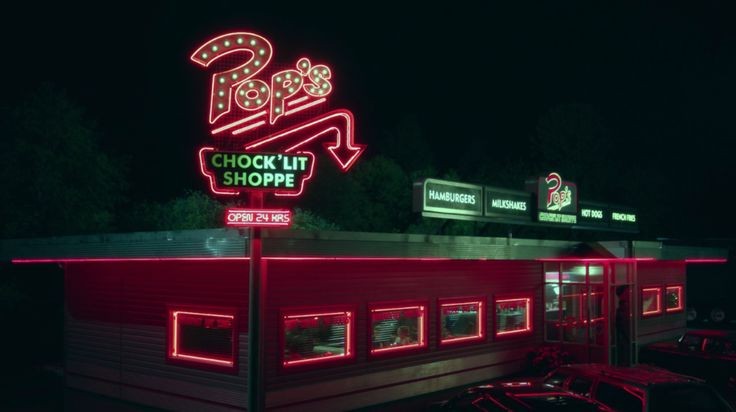 odiotuttiah's tweet photo. As long as this sign is lit, the path home will be lighted.  Goodbye Riverdale and thanks for everything and choni forever
#Riverdale #Choni https://t.co/57qiRtGyMa