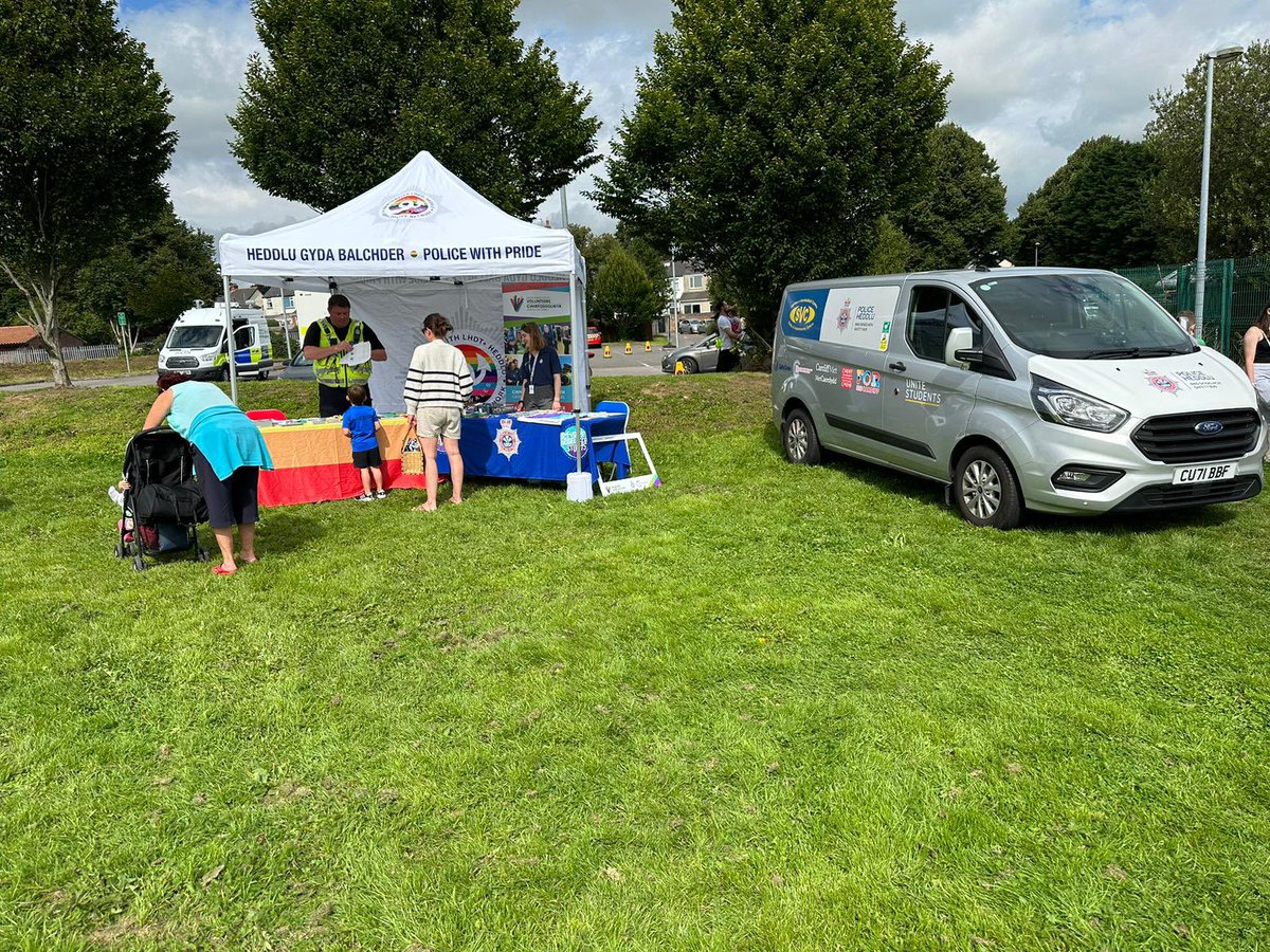Great to see our Community Safety Team at the @swpolice Family Fun Day along with #ElyNPT today 👏🏻
The team are there talking about Hate Crime; Anti Social Behaviour, #SaferStudents and our upcoming @SWPVolunteers recruitment opening in September 
#Team @SWPCardiff