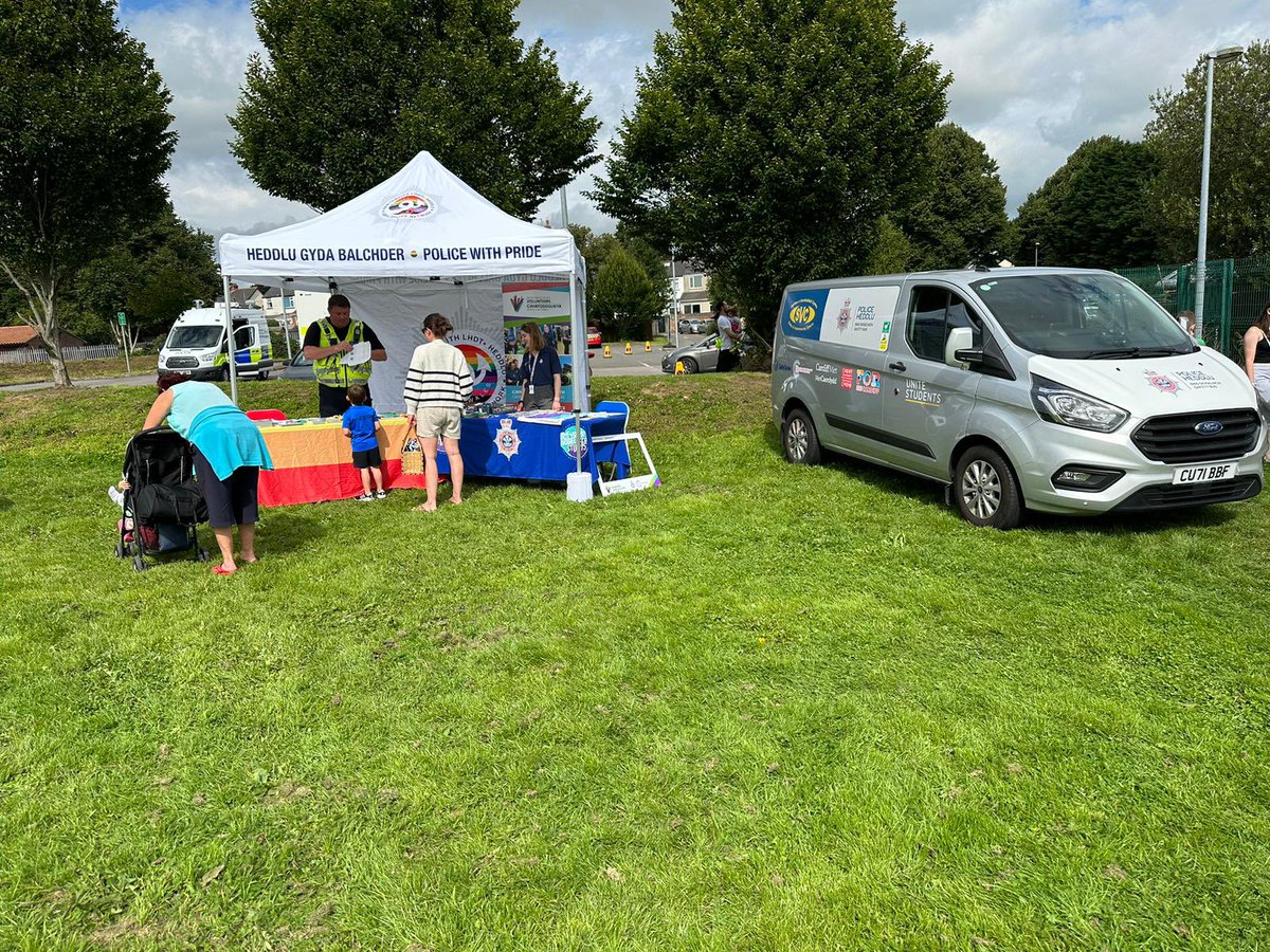 MikeUniSIO's tweet photo. Great to see our Community Safety Team at the @swpolice Family Fun Day along with #ElyNPT today 👏🏻
The team are there talking about Hate Crime; Anti Social Behaviour, #SaferStudents and our upcoming @SWPVolunteers recruitment opening in September 
#Team @SWPCardiff https://t.co/T6Gj1FhKDe