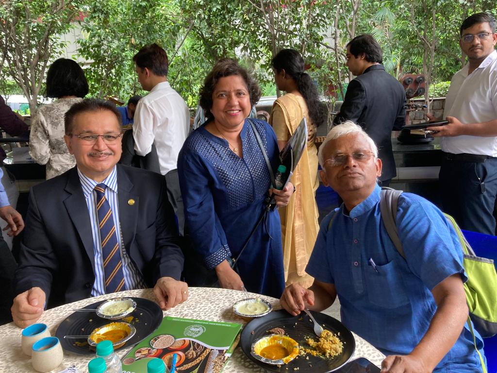 singhpratibha1's tweet photo. Great to meet Padma Shri awardee Prof Khadar Vali, known as “Millet Man of India”, thanks to His Excellency Dr. Manoj Nardeosingh AARDO for kind invite to colloquium on Millets for health and food security and tasting delicacies made from millets today https://t.co/OcjWp6QE3w