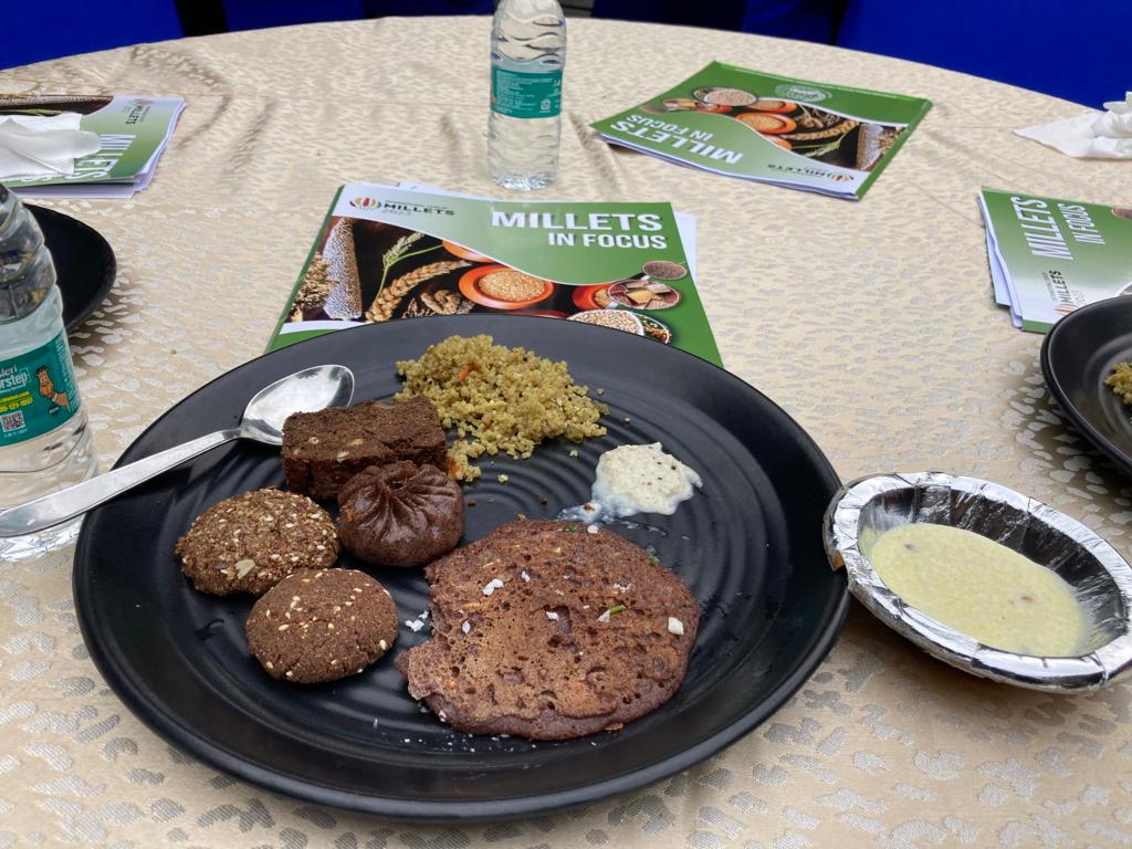 singhpratibha1's tweet photo. Great to meet Padma Shri awardee Prof Khadar Vali, known as “Millet Man of India”, thanks to His Excellency Dr. Manoj Nardeosingh AARDO for kind invite to colloquium on Millets for health and food security and tasting delicacies made from millets today https://t.co/OcjWp6QE3w