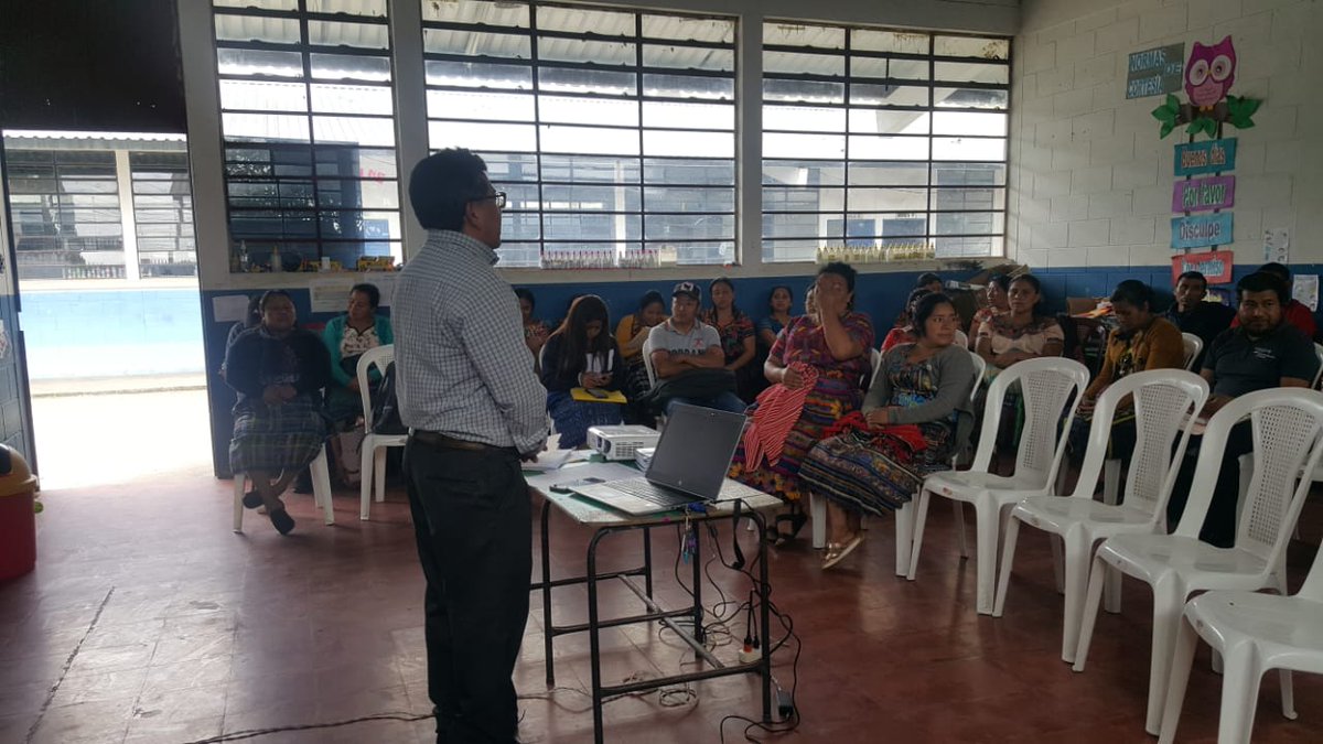 Integrantes de la Mesa de Alimentación Escolar de Santa Clara La Laguna, capacitan a Organización de Padres de Familia-OPF y Directores sobre temas de salud, higiene, inocuidad de alimentos  y ley de alimentación escolar,  con el objetivo de fortalecer acciones conjuntas #LAE