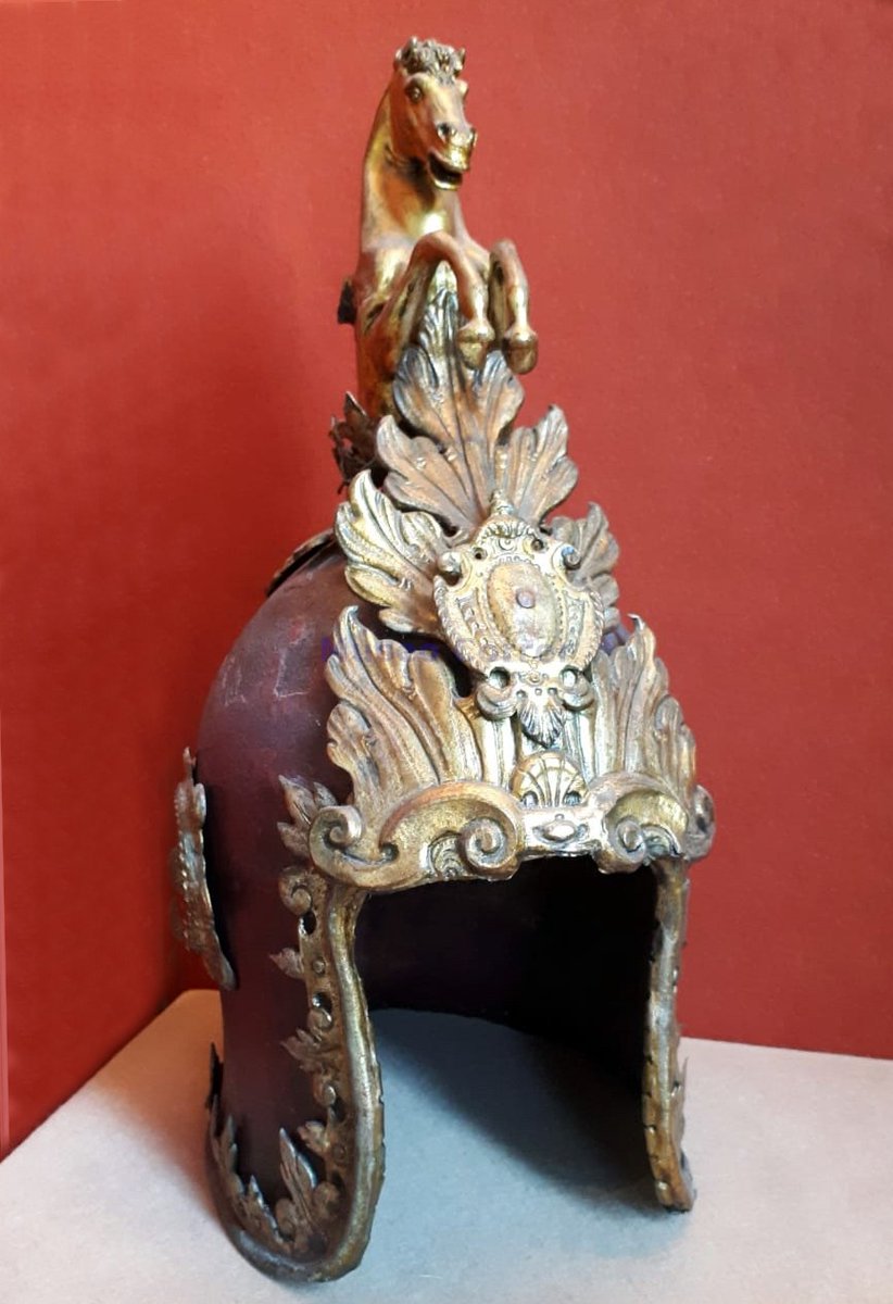 TheArmour's tweet photo. A velvet covered #Barbute decorated with a brass crest, #Venice, #Italy, 15th century with 17th century decorations, housed at the #MuseoCorrer https://t.co/56dVVsTOGP