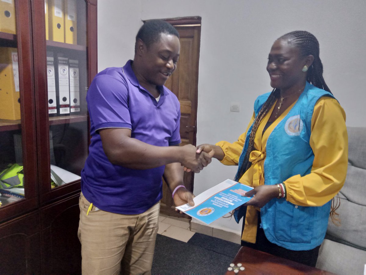 UnitedYouthOrg4's tweet photo. UYO just struck a deal with CBC Radio and Abakwa Radio Stations in Bamenda to partner in strengthening the inclusion of IDP's in Mezam Division of the NWR through the use of Messages on Social Cohesion   thanks to funds from #APDEL and #EuropeanUnion

#DoNoHarm
#LeaveNoOneBehind https://t.co/WCQVHvWKk4