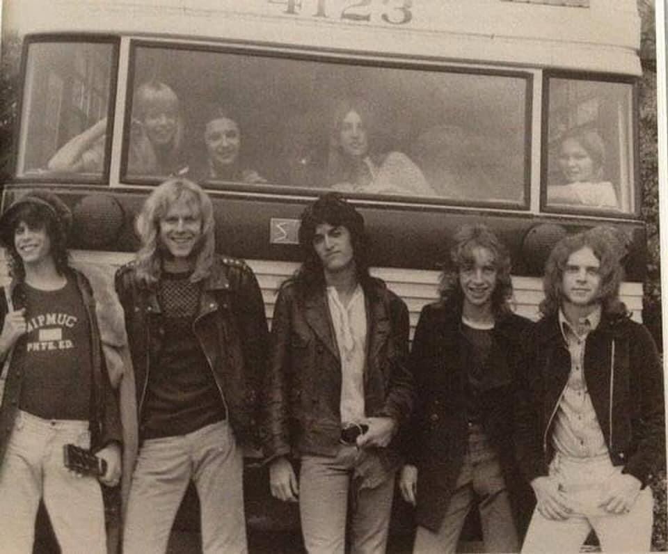 .@Aerosmith 52 years ago today, in 1971, Brad Whitford plays his first show with Aerosmith at the Savage Beast in Cavendish, Vermont. The rest, as they say, is #AeroHistory
[📷: Aerosmith]