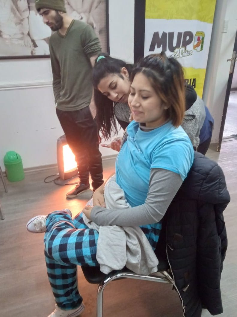 MUPLaPlata's tweet photo. 💉 Más de 40 personas pudieron completar su esquema de vacunación gracias al compromiso de las profesionales del @hzeceldique, que se acercaron a nuestra casa para aplicar vacunas de calendario, antigripales y de COVID-19. https://t.co/qWP9LATOyr