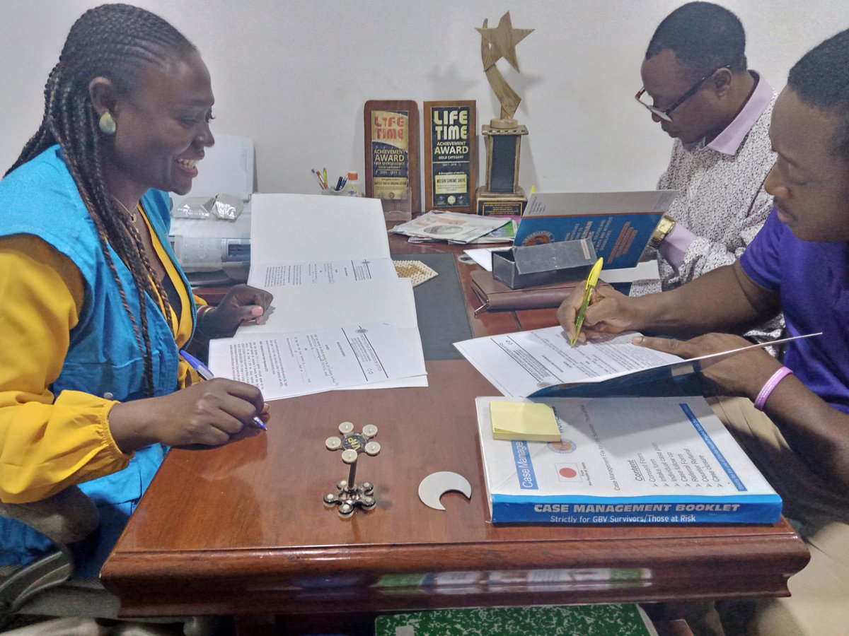 UnitedYouthOrg4's tweet photo. UYO just struck a deal with CBC Radio and Abakwa Radio Stations in Bamenda to partner in strengthening the inclusion of IDP's in Mezam Division of the NWR through the use of Messages on Social Cohesion   thanks to funds from #APDEL and #EuropeanUnion

#DoNoHarm
#LeaveNoOneBehind https://t.co/WCQVHvWKk4