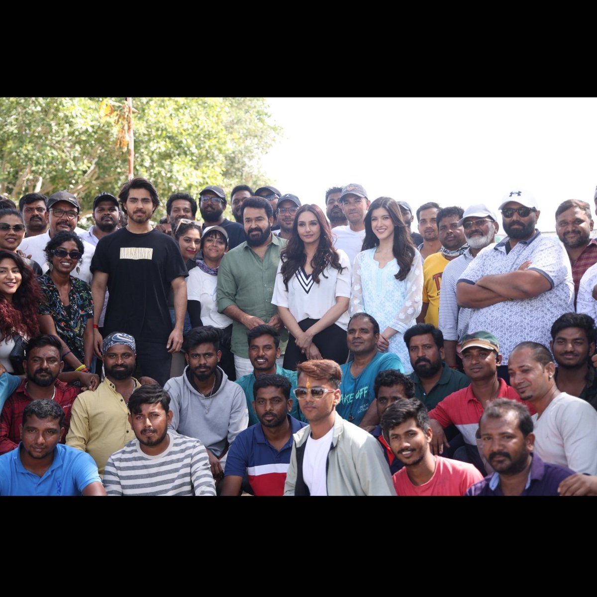 KomalNahta's tweet photo. An Action Packed Wrap!
#Vrushabha concludes its month long first shooting schedule with filming one of Indian Cinema's biggest Action sequences
 
@Mohanlal #RoshanMeka @shanayakapoor @TheZahrahSKhan @raginidwivedi24 @actorsrikanth #ConnekktMedia @balajimotionpic #AvsStudios @FilmDirector_NK #VishalGurnani #JuhiParekhMehta #AbhishekVyas @EktaaRKapoor #ShobhaKapoor #ShyamSunder #VarunMathur @imsaurabhmishra #FirstStepMovies @VrushabhaMovie @PeterHeinOffl #NickThurlow