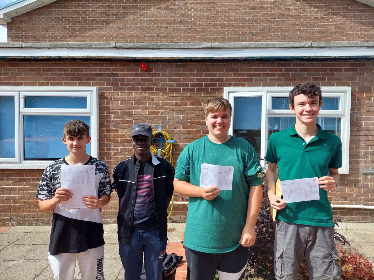 FitzharrysS's tweet photo. Many congratulations to our GCSE Science students, lots of superb results today. Very pleasing and fully deserved, your science teachers are very proud of you all. @Fitzharrys https://t.co/IFcSdYvH29