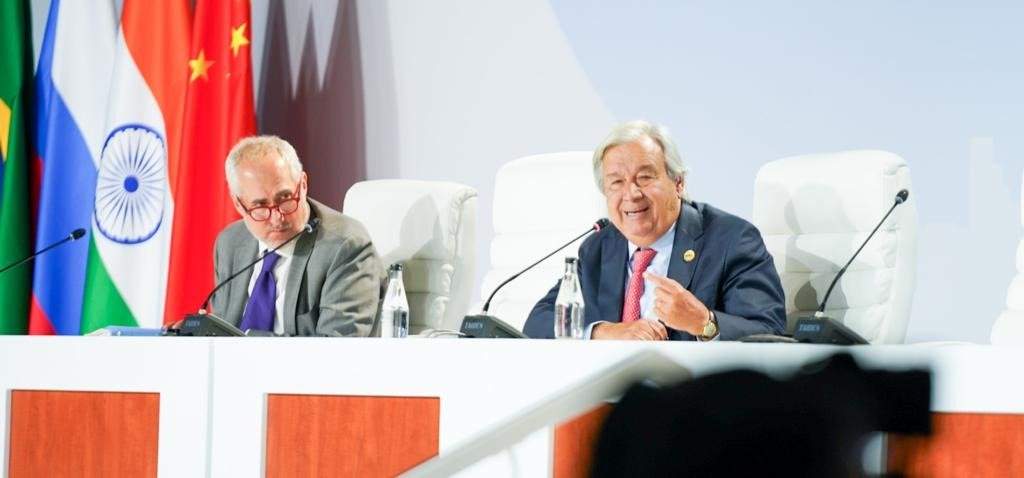 Speaking to reporters at #BRICSSummit2023, @antonioguterres warns that without true reform of multilateral institutions we risk fragmentation, and fragmentation can be one day a factor of confrontation. Opening remarks below. 👇👇👇 bit.ly/47MbcHB
