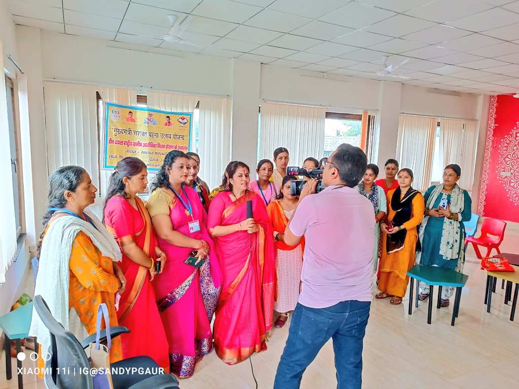 NrlmDugadda's tweet photo. #9
आज दिनांक 24.08.2023 को ब्लॉक दुगड्डा में "मुख्यमंत्री सशक्त बहना उत्सव योजना" के अंतर्गत Dagdiya #SHG एवं Udaan #CLF द्वारा स्वउत्पादित वस्तुओं और राखी का स्टॉल लगाया गया।
#nrlm #usrlm https://t.co/05h50DX9lQ
