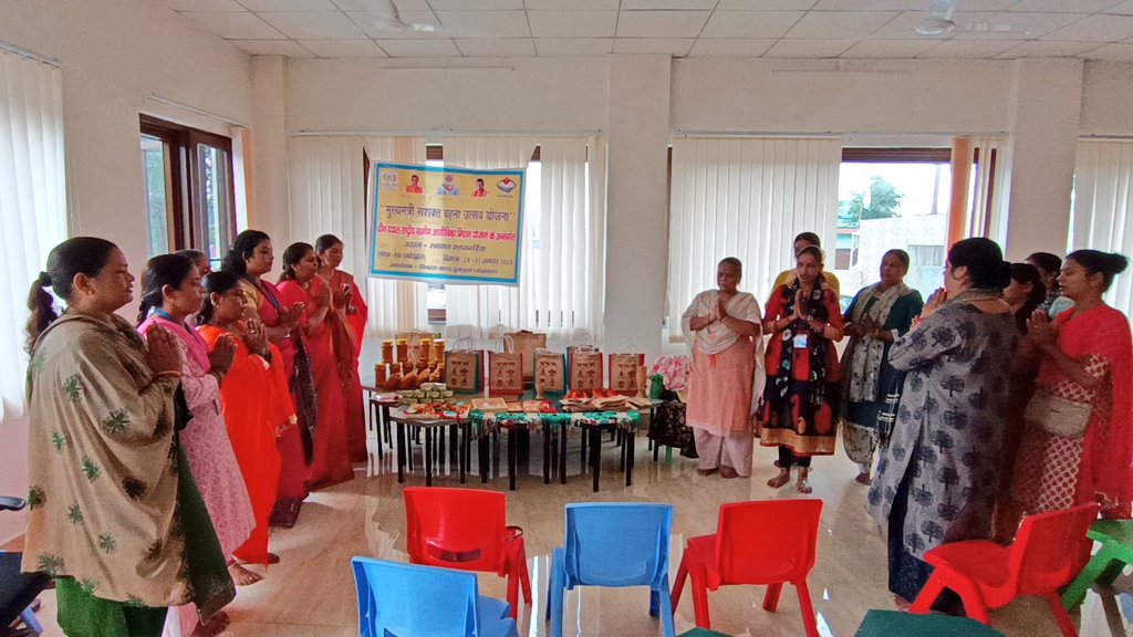 NrlmDugadda's tweet photo. #9
आज दिनांक 24.08.2023 को ब्लॉक दुगड्डा में "मुख्यमंत्री सशक्त बहना उत्सव योजना" के अंतर्गत Dagdiya #SHG एवं Udaan #CLF द्वारा स्वउत्पादित वस्तुओं और राखी का स्टॉल लगाया गया।
#nrlm #usrlm https://t.co/05h50DX9lQ