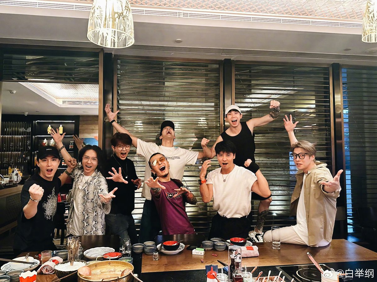 dramapotatoe's tweet image. #BaiJugang shares new snaps as he reunites with #CallMeByFire S1’s Zhang Jin, Chen Hui, Zhang Qi, Nathan Lee, Liu Duanduan, James Lee &amp;amp; Gao Hanyu