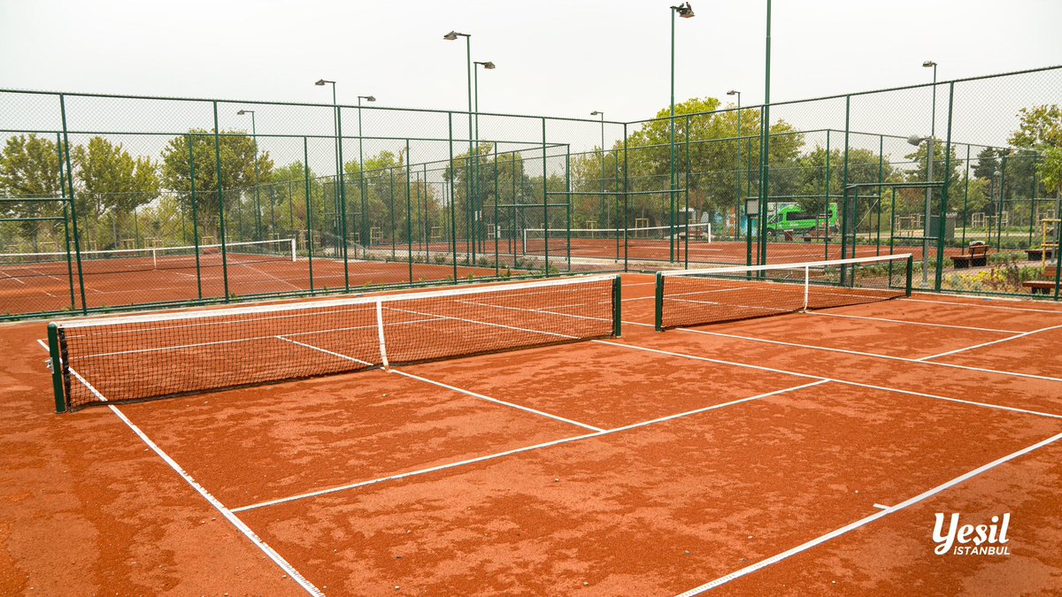 ibbyesilist's tweet photo. 🌳 Florya Atatürk Ormanı'nda ilk kez ekolojik temelli tasarlanan toprak zeminli tenis kortları tamamlandı. 

Tenis severleri tenis oynamaya davet ediyoruz. Haydi, raketini al sen de Florya Atatürk Ormanı’na gel. 🎾 👟

@istanbulbld 
#yesilistanbul https://t.co/MvFsKsnIYw