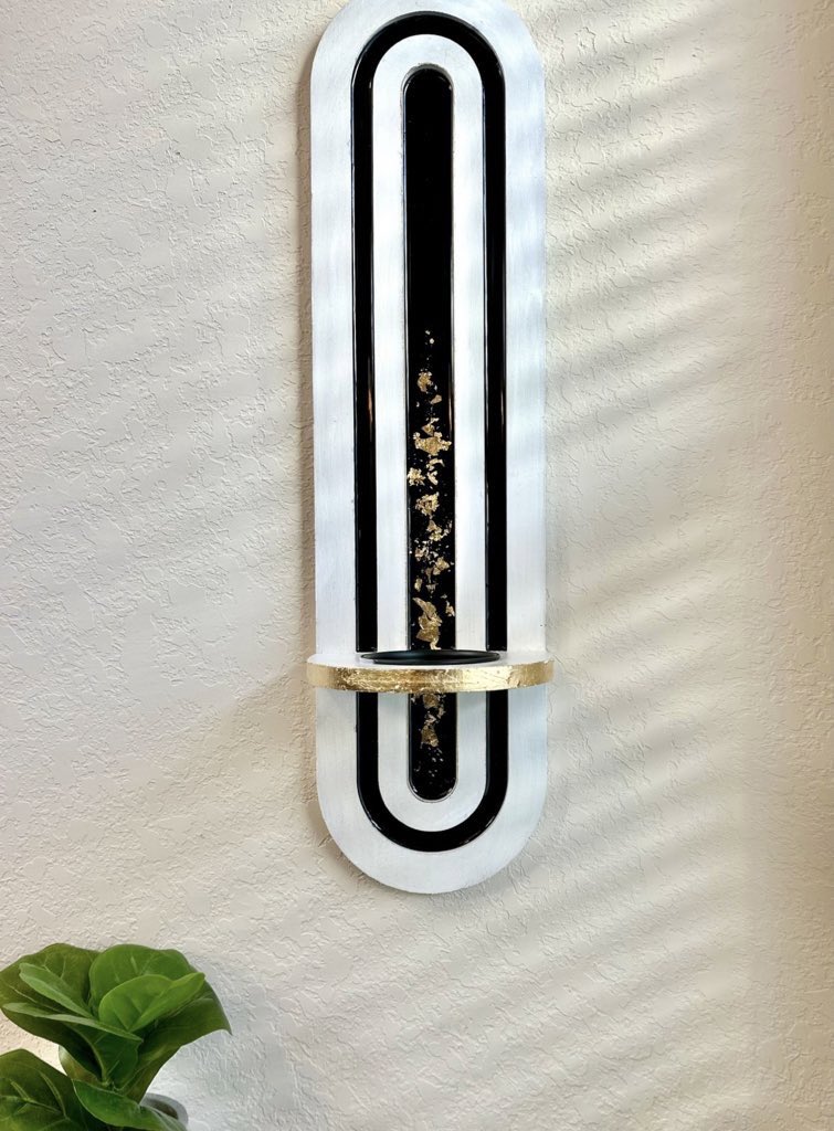 braggaboutitart's tweet photo. I make decor, too🖤

This is a wall hanging plant holder. I love cool versions of simple things 🤓 https://t.co/LEG1WIrPft