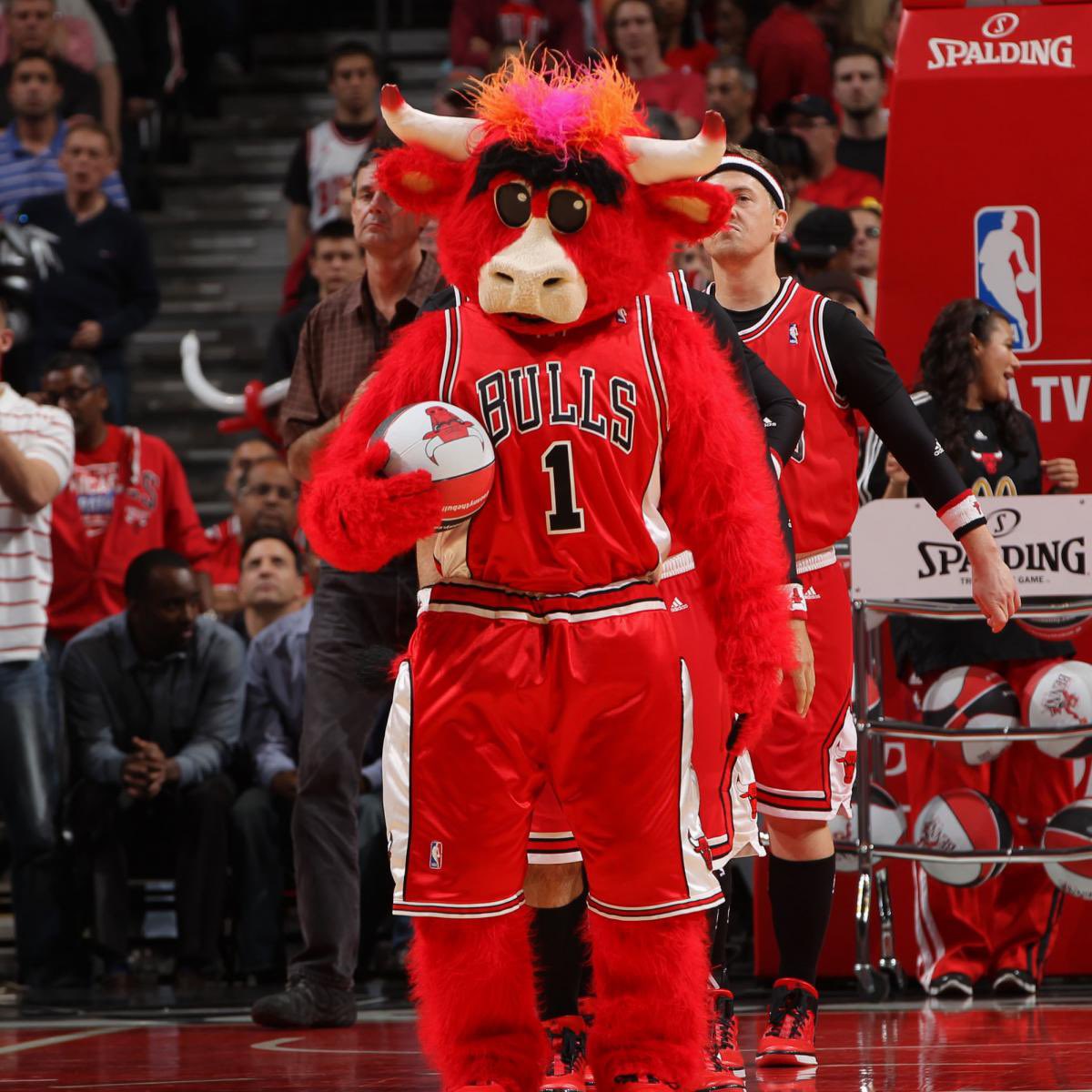 The man behind Benny the Bull is retiring, per <a href="/ChiSportUpdates/">Jason Abeenathy</a> 

Legendary career