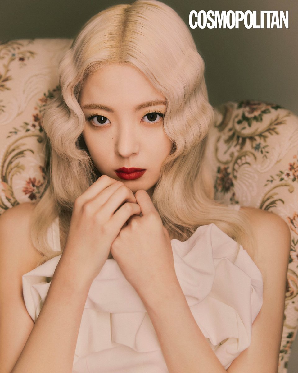 Koreaboo's tweet photo. Lia looking as beautiful as ever for Cosmopolitan Korea.
LIA FOR COSMOPOLITAN #LIAxCOSMOPOLITANKorea https://t.co/XfghUIYZfF