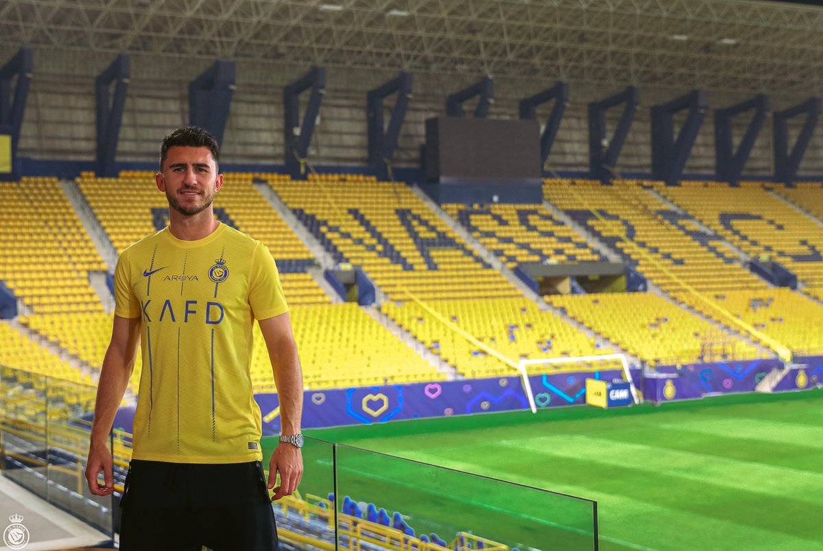 AlNassrFC's tweet photo. نجمنـا الجــديــد 🤩
في ساحـة #النصر 💛
#لابورت_نصراوي https://t.co/jA43ij4ZVf