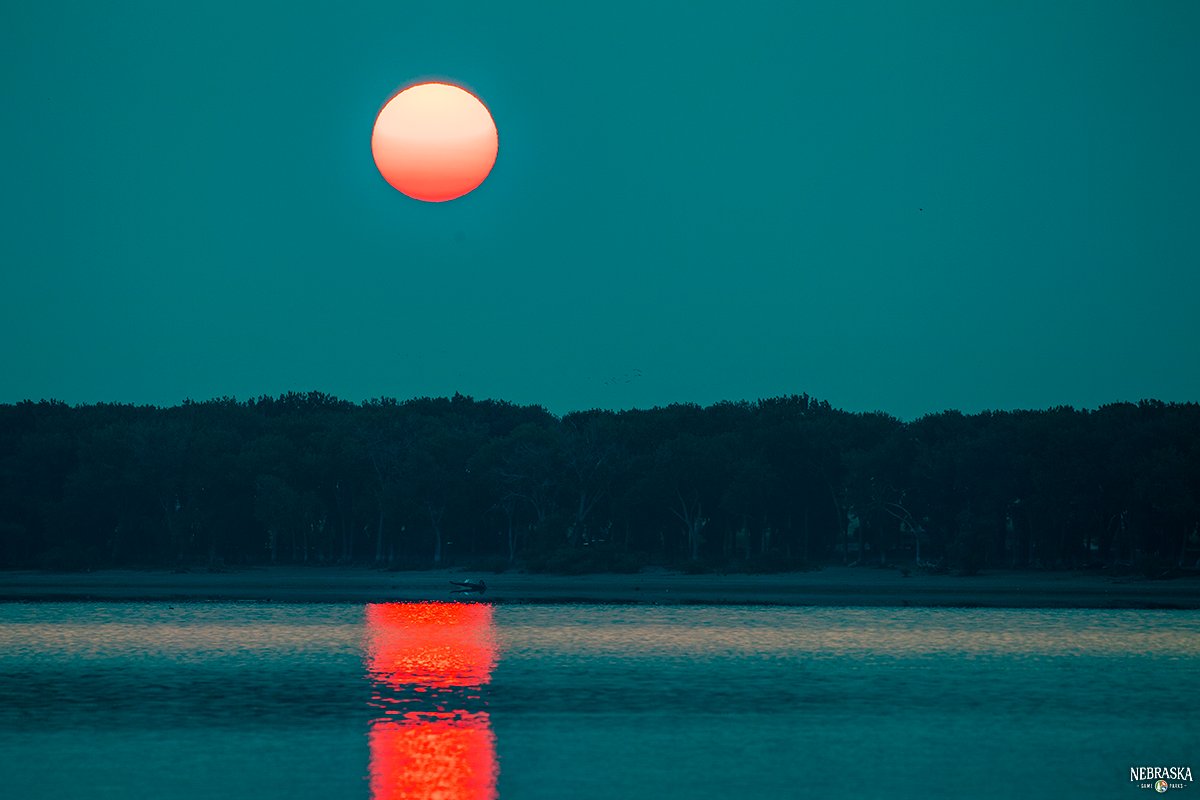 NeblandMagazine's tweet photo. The color palette on this Nebraska sunrise 🎨
📍: Lake Minatare SRA
📸: @NEBland_Haag https://t.co/b7VbKar3C3