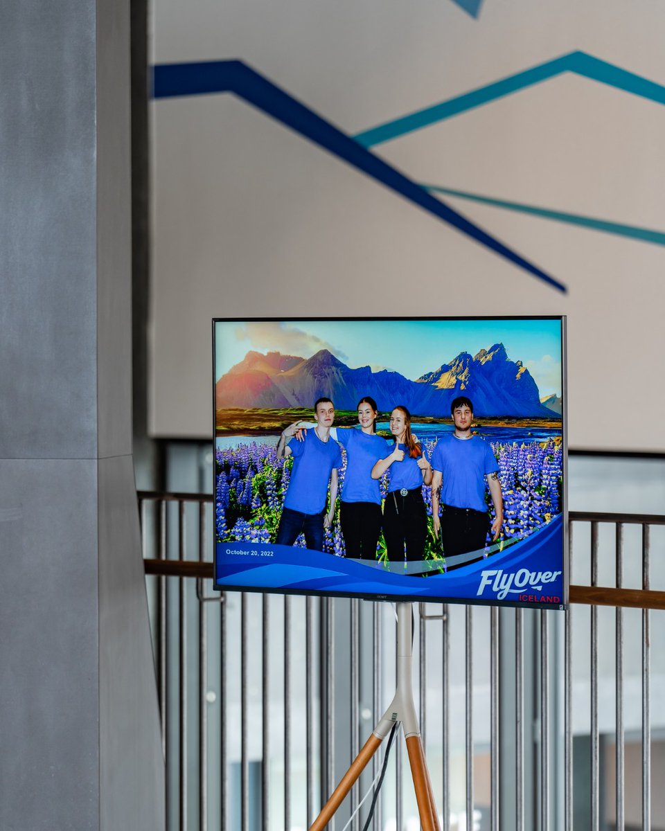 Make sure to get your photo taken and choose an Icelandic background for the perfect souvenir. 📷 😃