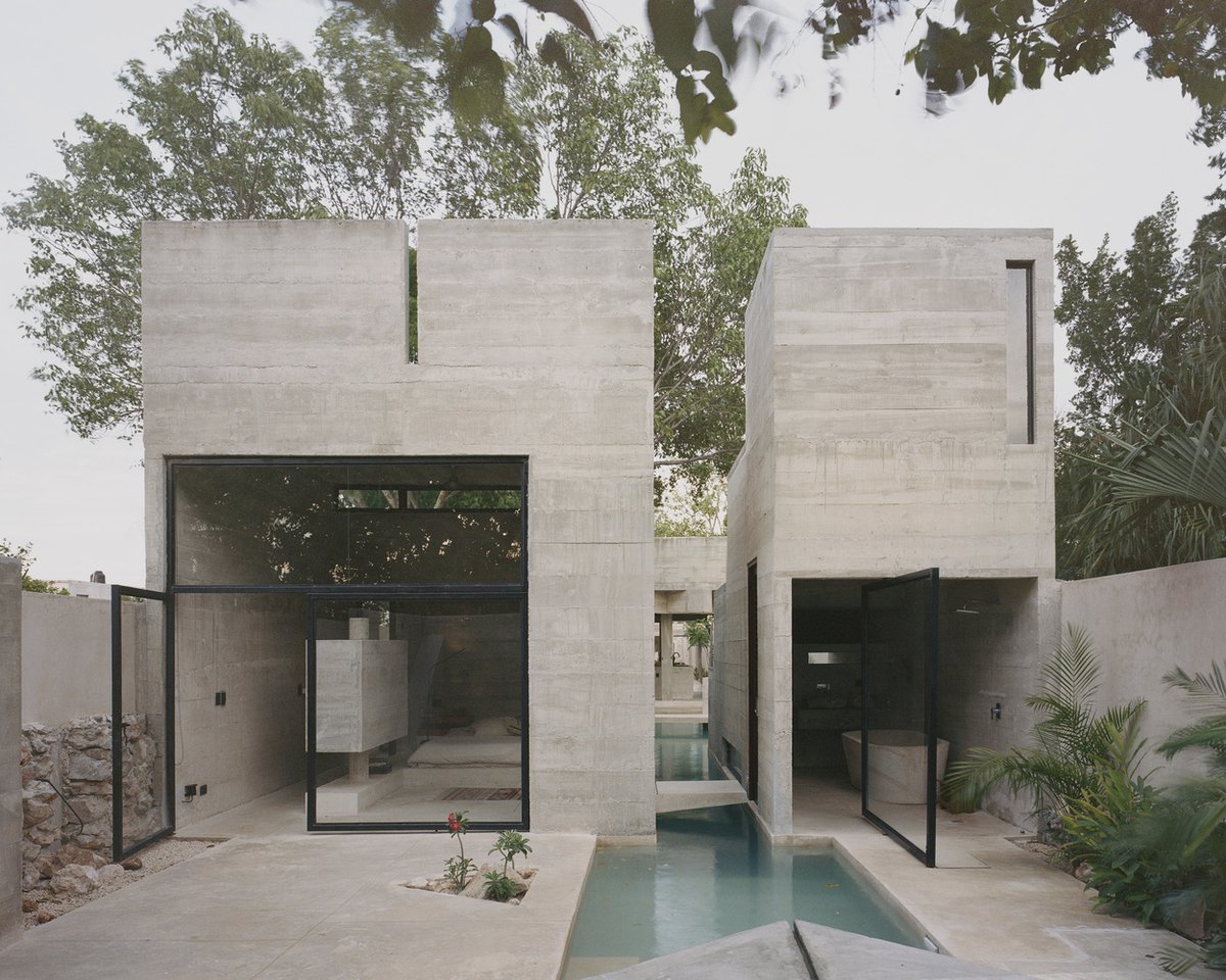 ArchDaily's tweet photo. House in Los Cocos consists of a series of fragmented pavilions, inspired by pre-Hispanic #architecture and organized around a body of water and a swimming pool. https://t.co/8hDOiXn6qH https://t.co/jL7tHb0WxI