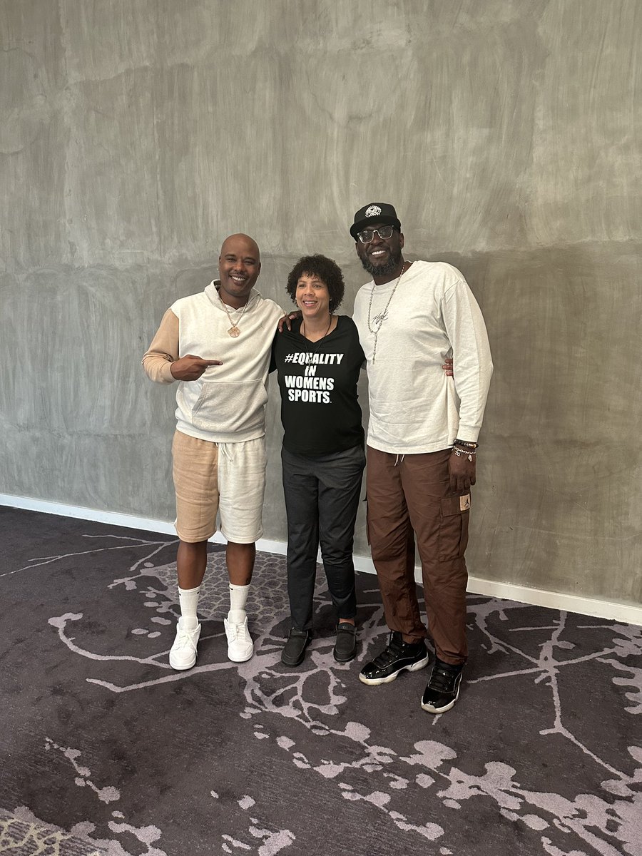 QRich's tweet image. When I tell y’all yesterday was 1 for the books!!! I’m just sayin!! It was awesome to have 1 of the GOATS to pull up and chop it up with us!! We had basketball royalty in the building with the HOF Cheryl Miller!! Y’all damn show gonna want to Tap In on this 1!!! #SoonCome