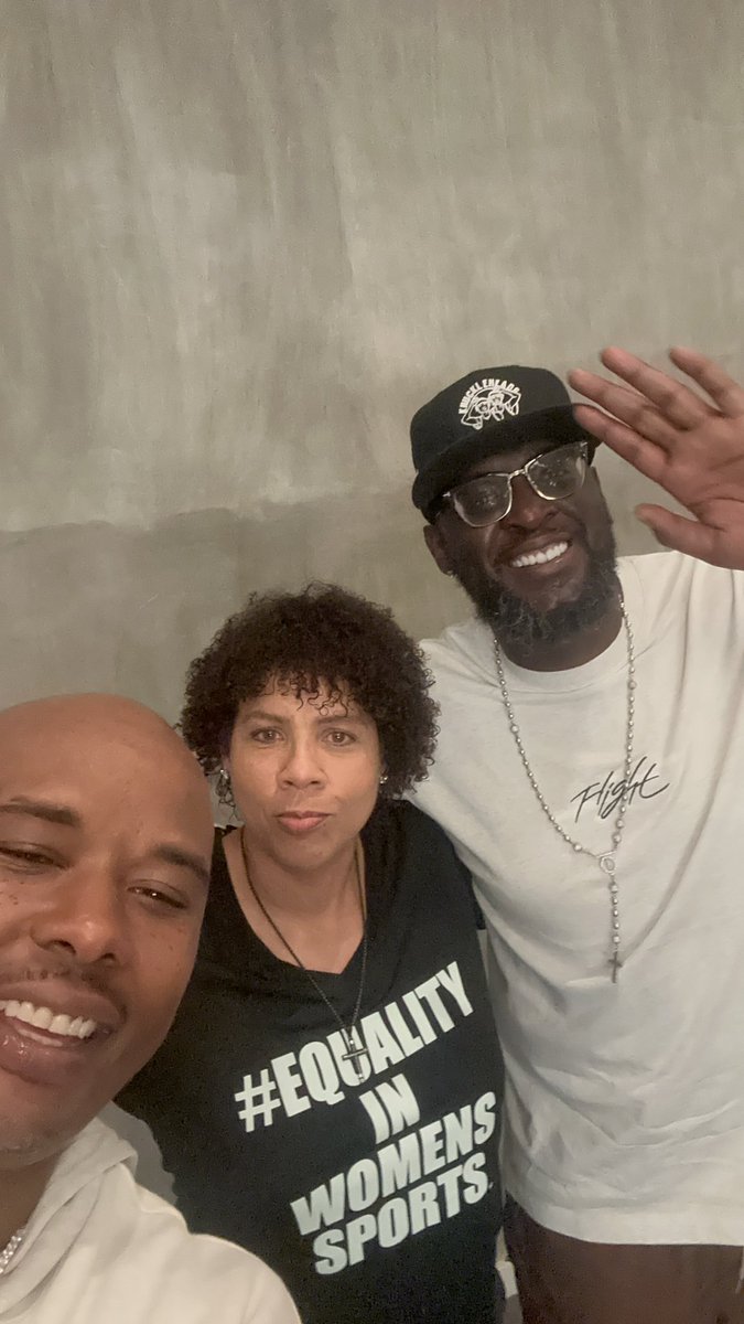 QRich's tweet image. When I tell y’all yesterday was 1 for the books!!! I’m just sayin!! It was awesome to have 1 of the GOATS to pull up and chop it up with us!! We had basketball royalty in the building with the HOF Cheryl Miller!! Y’all damn show gonna want to Tap In on this 1!!! #SoonCome
