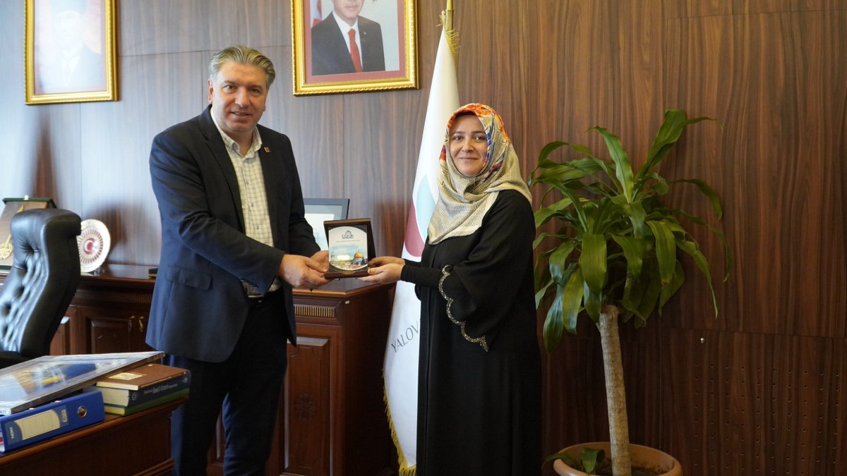 KudusveAksa's tweet photo. Yalova Üniversitesi Rektörü Prof.Dr.Mehmet Bahçekapılı beyefendiyi makamında ziyaret ettik ve çalışmalarımız hakkında istişarelerde bulunduk. Kendilerine misafirperverliklerinden dolayı teşekkür ediyoruz. @burakdernegi @burakdernegisparta @burakdernegikocaeli https://t.co/d94OMb3hjs
