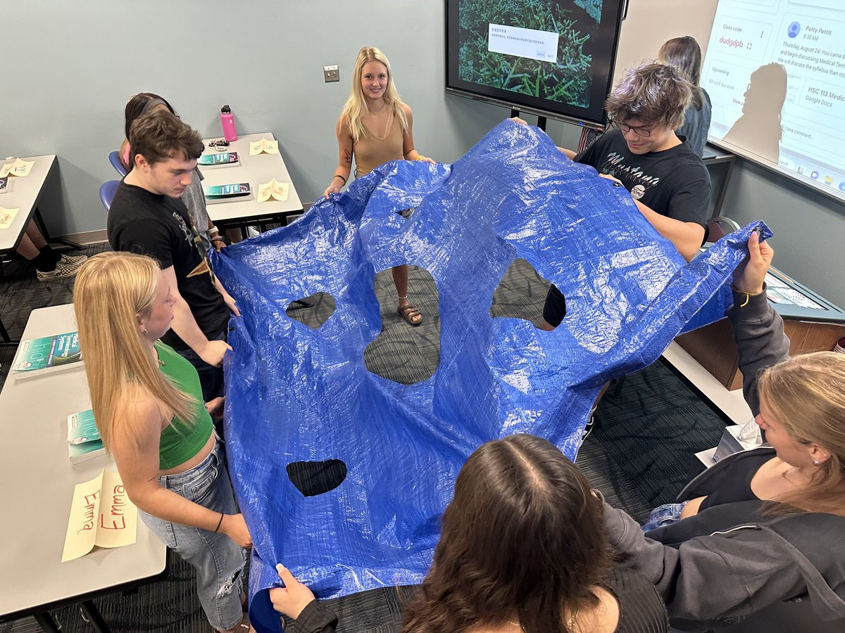 CBAdvancement's tweet photo. Today in Medical Terminology our students had fun learning how to communicate with new people. #icebreakers #plusOnePathways #CBProud @VickieMurillo #DiplomaPlusOne https://t.co/0sZdpLCk8F
