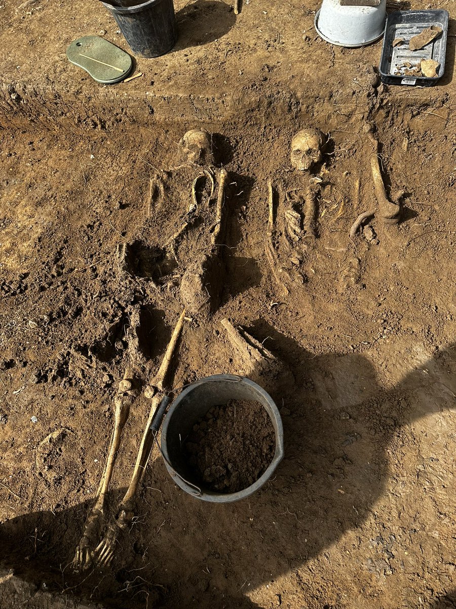 Paul_Lindley's tweet photo. What a treat to spend time at @UniRdg_Arch @UniofReading Cookham Field School seeing the incredible Anglo Saxon Monastery site. Totally absorbing archeology, history and research. #Cookhamdig23 #anglosaxon. π students & staff team - world class. https://t.co/NjaRdBZpqi