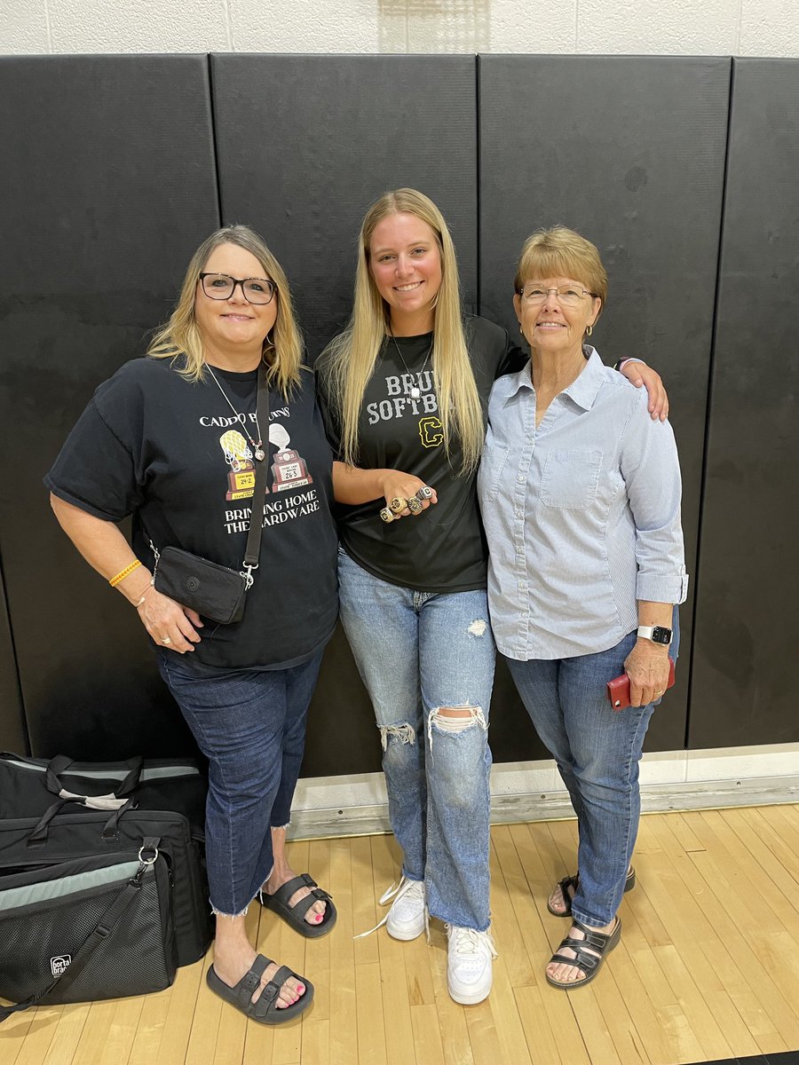 lee_kadey's tweet image. Got our fourth ring yesterday for softball, and basketball boys got their first!! So proud of both boys and girls!! 
#backtobacktobacktoback #hardware
