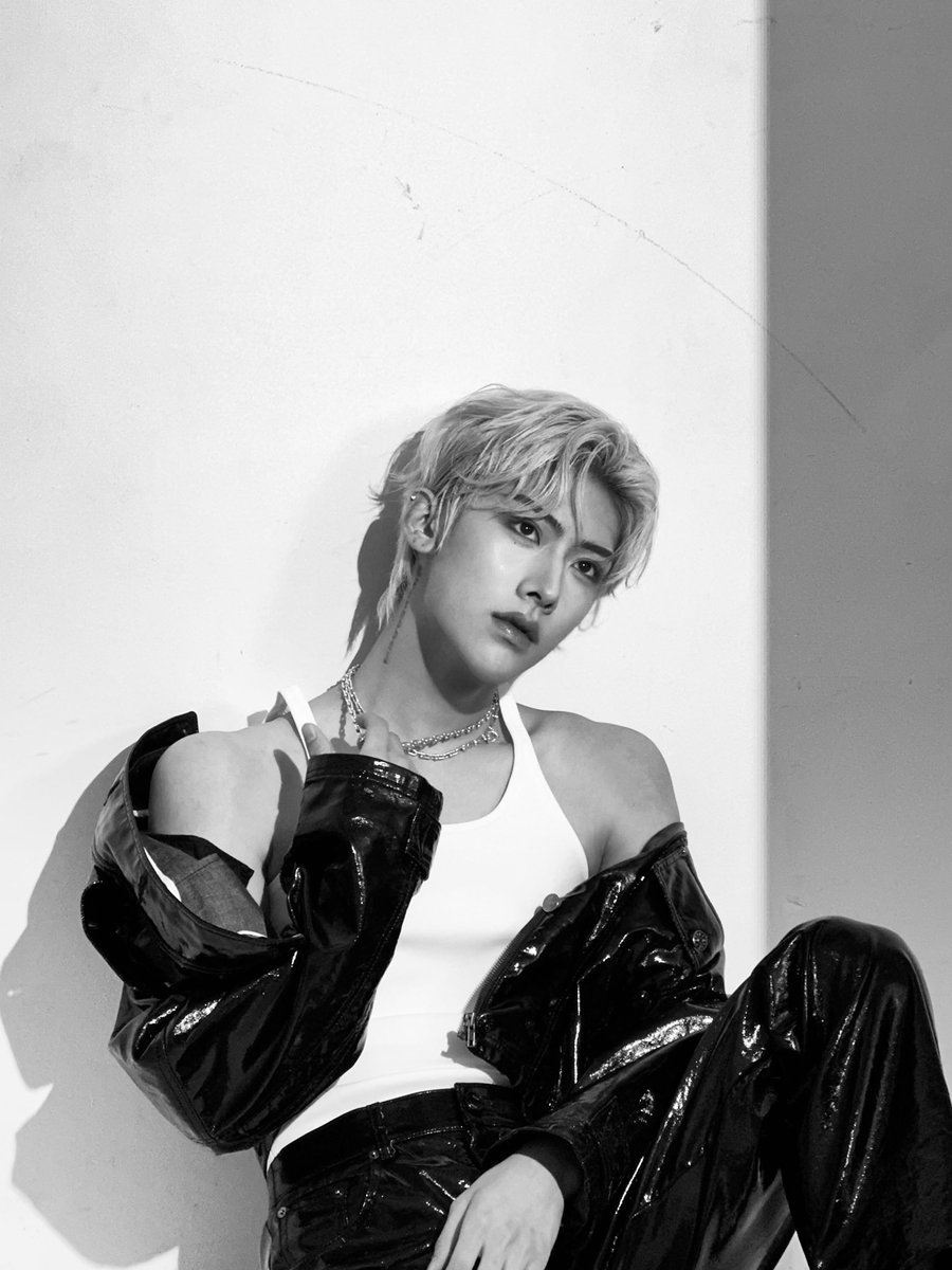 pshcoll's tweet image. how can i stay sane