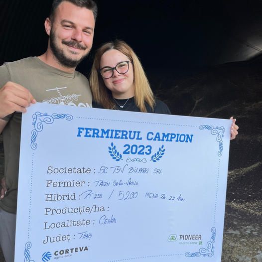 IgorTeslenko4's tweet photo. In Romania and the Republic of Moldova @Corteva’s team is celebrating a successful harvest with our customers. Our agri #champions achieved exceptional oilseed rape #harvest yields with our advanced Pioneer® hybrids. Well done! #MadeToGrow #DrivingFarmingForward https://t.co/n66yFbuWcE