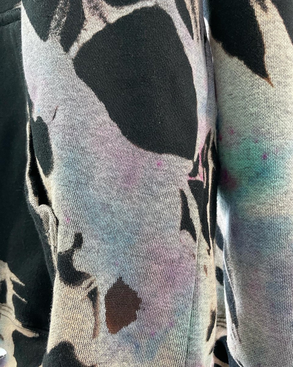 OriginalEye2's tweet photo. 😮‍💨🔥 👉🏽 coming soon…

world tour 🌍 
custom hand tie-dye 
1 - 16 pieces made 
💎 strings
smell of hoody is glamorous 
🎨

https://t.co/2hefoSh1jV https://t.co/wwClv07ypg