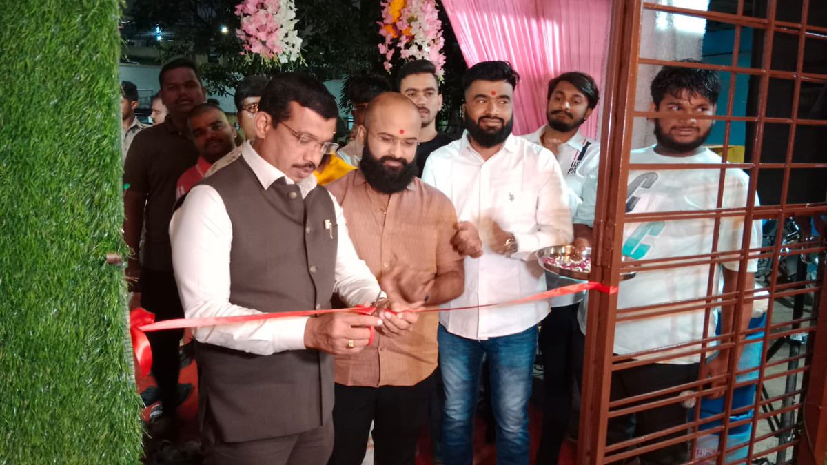 bhangire_pramod's tweet image. सचिन शिंदे व संतोष रसाळ संचालित गुरूदत कॅफेच्या #उद्घाटन सोहळ्याला उपस्थित राहिलो, #हडपसर मतदारसंघात युवा उद्योजक वेगवेगळ्या संकल्पनांवर आधारित व्यवसाय वाढीचा प्रयत्न करत आहेत, #JSPM महाविद्यालया समोरच्या कॅफेत कॉफी आणि विविध प्रकारच्या पेयांच्या आस्वाद अत्यंत माफक किमतीत येथे…