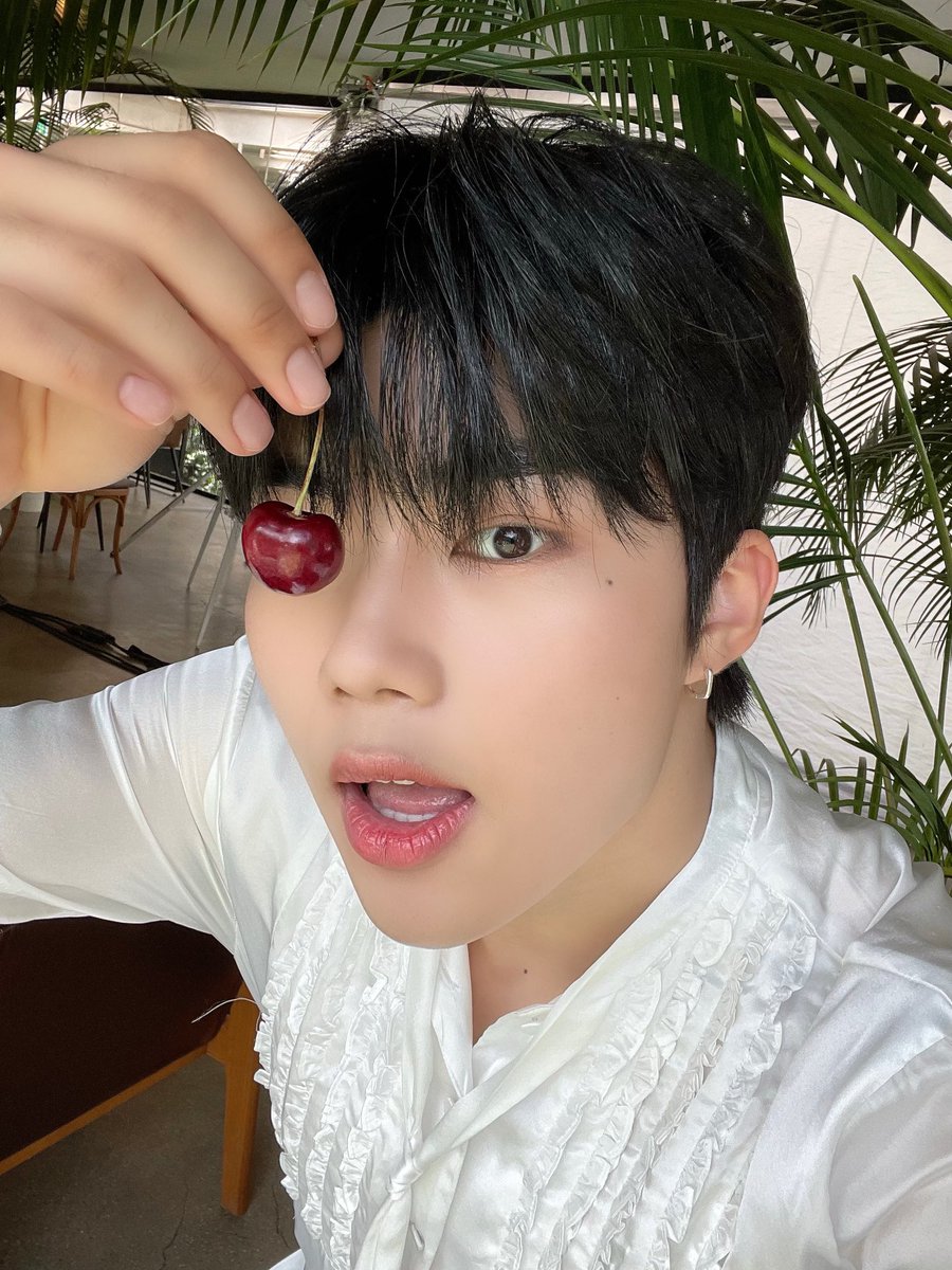 ZB1_official's tweet image. _💌

제로즈 ~ 내가 와따아 팬콘과 케이콘이 지나간 뒤에 저는 아직도 제로즈분들의 사랑 속에서 헤어 나오지 못하고 있어요 또 빠른 시일 내에 보고 싶다 제로즈 !! 오늘도 너무 수고 많았어요 잘 자요 💙

#PARKGUNWOOK #박건욱
#ZEROBASEONE #ZB1 #제로베이스원