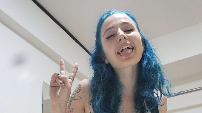 Je suis de bonne humeur, je vais prendre 1 commentaire au pif sous ce tweet pour lui offrir 1 an d'abonnement