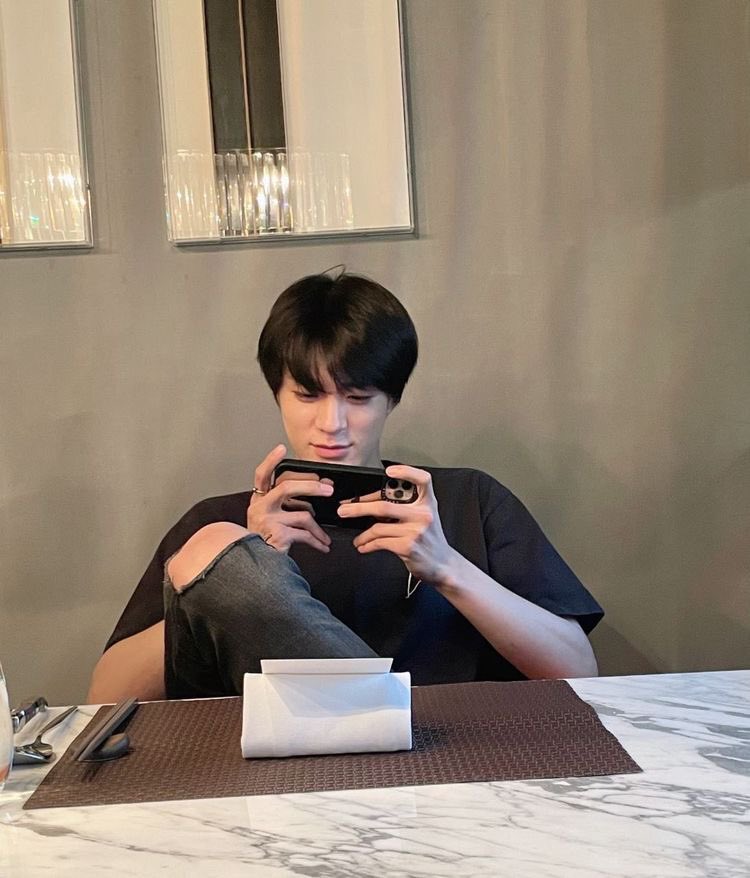 With my boyfruebd jeno ❤️ we are watching ****** *** **** ❤️🎀📷