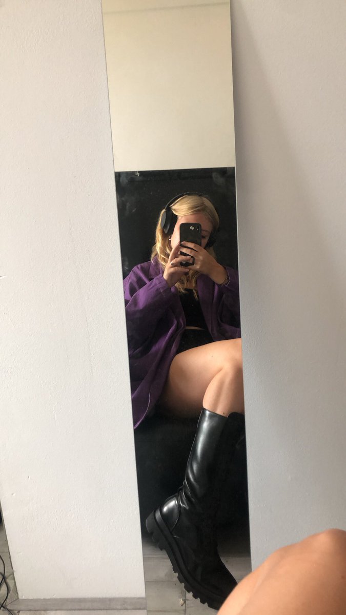 corrieeeee's tweet photo. Mooie dag om op je knietjes 🧎 te gaan voor mij:)
Findom findomnl findombe voetenslaafje geldslaaf geldvarken paypignl paypigbe betaalslaaf paypig cashcow Feet socks worship feetinsocks findomfeet cashdrain femdom voetfetish voeten goddess dutchgoddess sokken moneydrain sissy https://t.co/d1rtaBXOBH