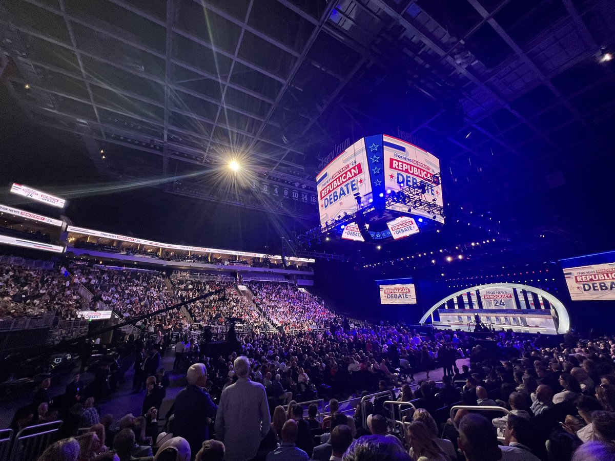 So fun attending the #republicanDebate with <a href="/HarryForCT/">Harry Arora</a> and our son, and great to see so many young people in the audience. Republicans have a lot of strong candidates &amp; ideas to get our country back on track. #Milwaukee