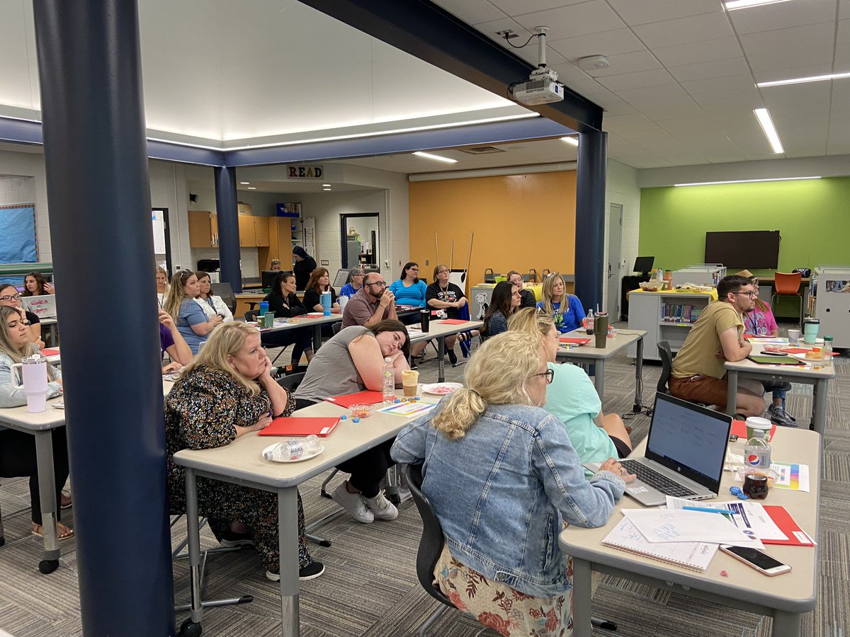 deleeuwc's tweet image. Happy 1st day staff meeting. So excited to be able to serve Glengary!! #Gameon @WalledLkSchools @GlengaryElem