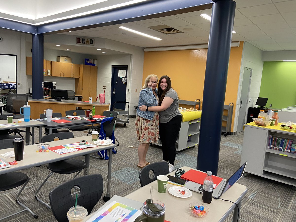 deleeuwc's tweet image. Happy 1st day staff meeting. So excited to be able to serve Glengary!! #Gameon @WalledLkSchools @GlengaryElem