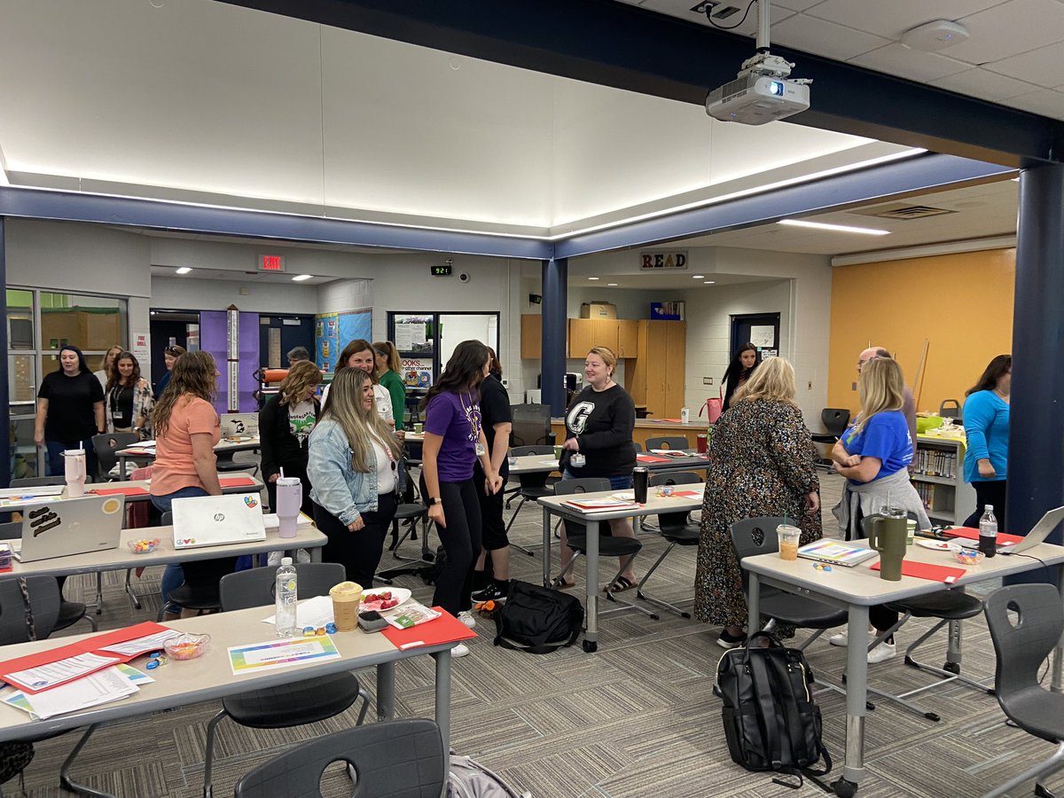 deleeuwc's tweet image. Happy 1st day staff meeting. So excited to be able to serve Glengary!! #Gameon @WalledLkSchools @GlengaryElem