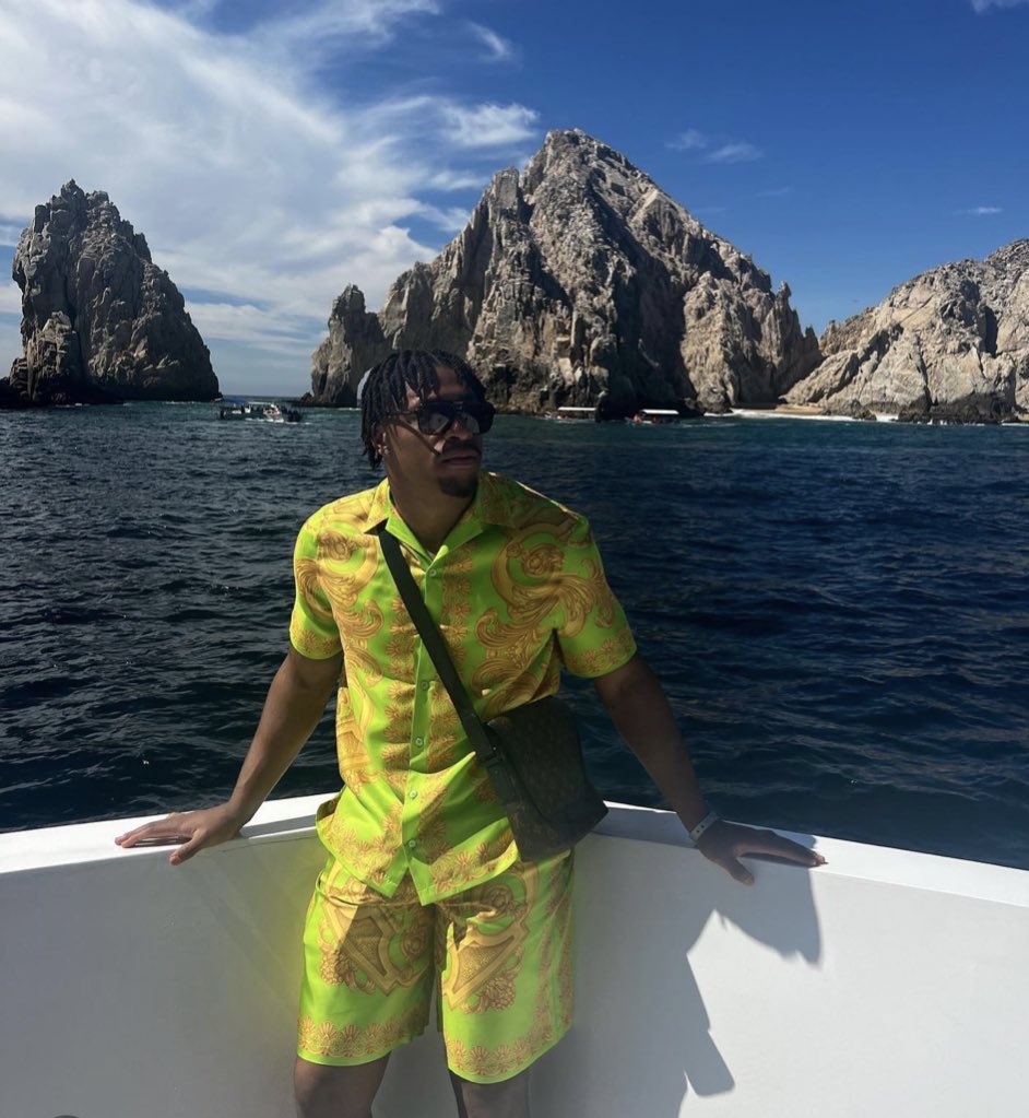 Jonathan Taylor just posted this photo from South Beach 🏝️ 🐬👀